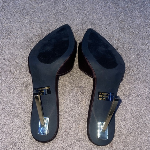 Heels - Picture 4 of 4